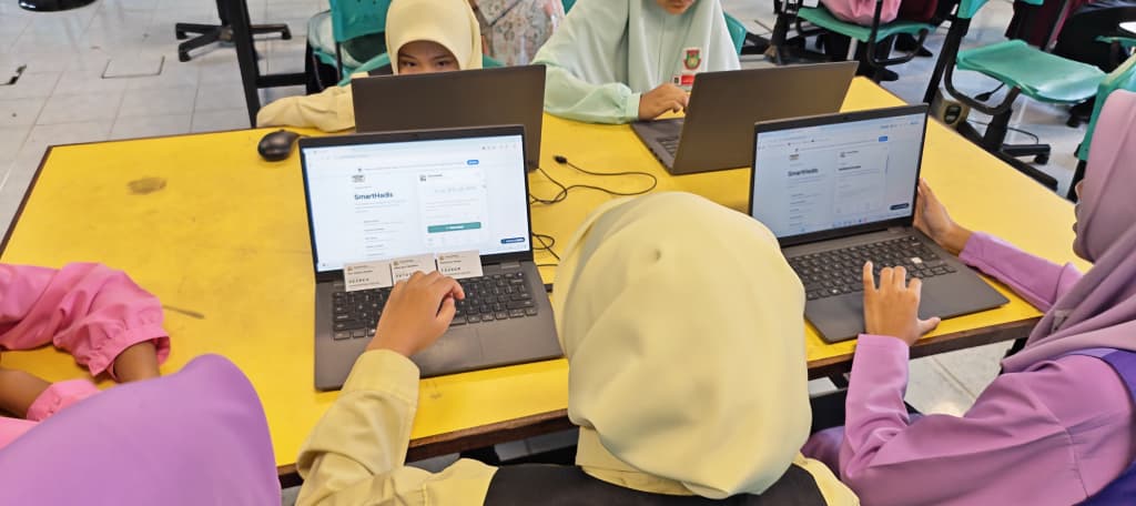 Setiap murid dengan akaun dan slip kata laluan sendiri